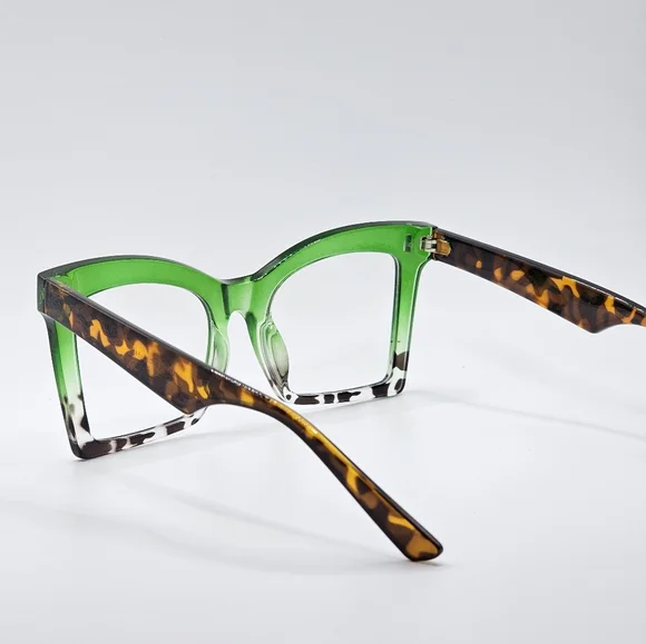 Esme - Picture 5 of 5